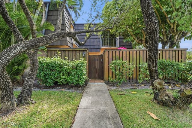 4029 Sandlewood LN 2, Fort Myers, FL 33907