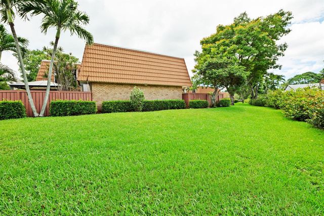 2874 Waterford Drive S, Deerfield Beach, FL 33442