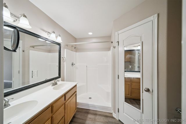 18910 S Canyon Creek Road, Claremore, OK 74017