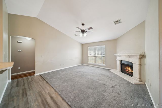 18910 S Canyon Creek Road, Claremore, OK 74017