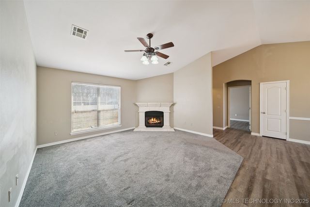 18910 S Canyon Creek Road, Claremore, OK 74017