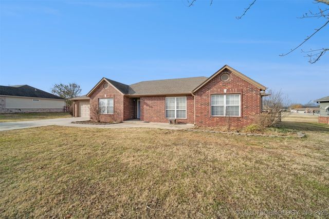 18910 S Canyon Creek Road, Claremore, OK 74017