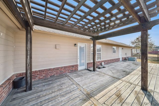 18910 S Canyon Creek Road, Claremore, OK 74017