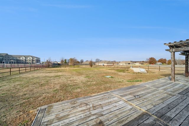 18910 S Canyon Creek Road, Claremore, OK 74017