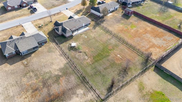 18910 S Canyon Creek Road, Claremore, OK 74017