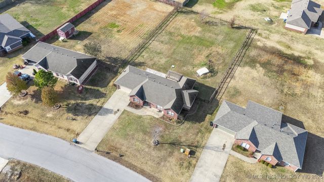 18910 S Canyon Creek Road, Claremore, OK 74017