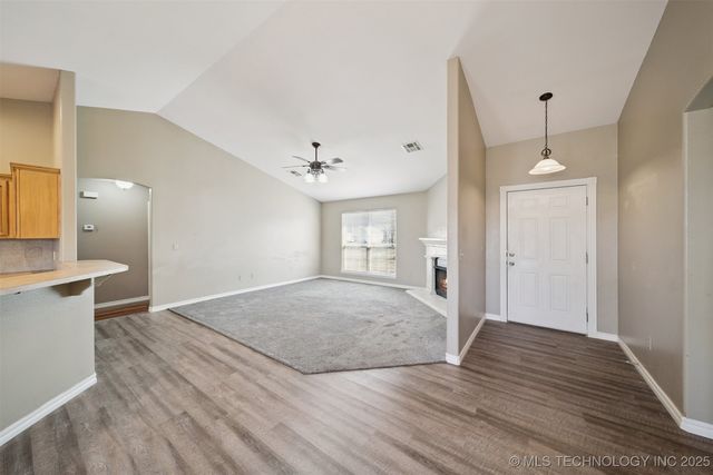 18910 S Canyon Creek Road, Claremore, OK 74017