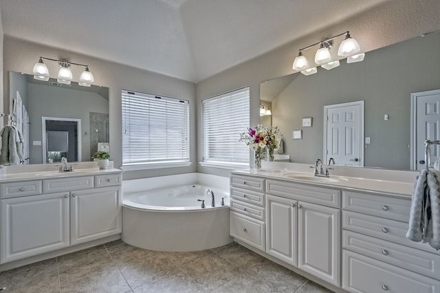 5201 La Bandera Trail, Benbrook, TX 76126