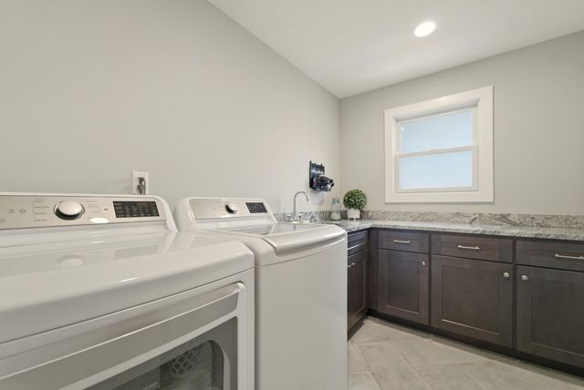 11200 Oak Ridge Court, Crown Point, IN 46307