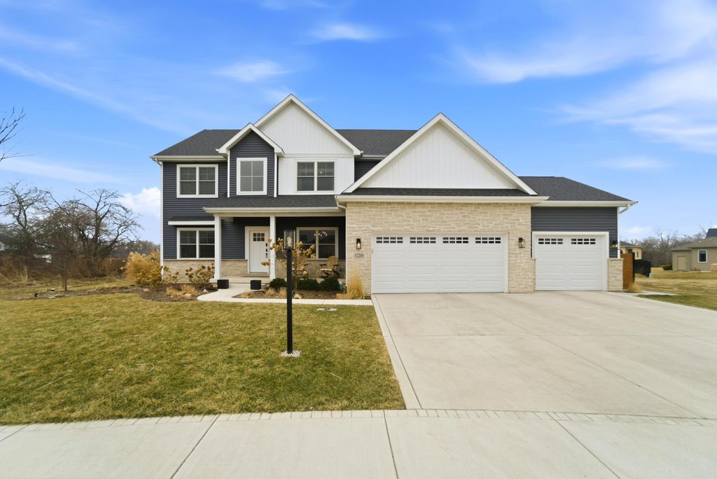 11200 Oak Ridge Court, Crown Point, IN 46307