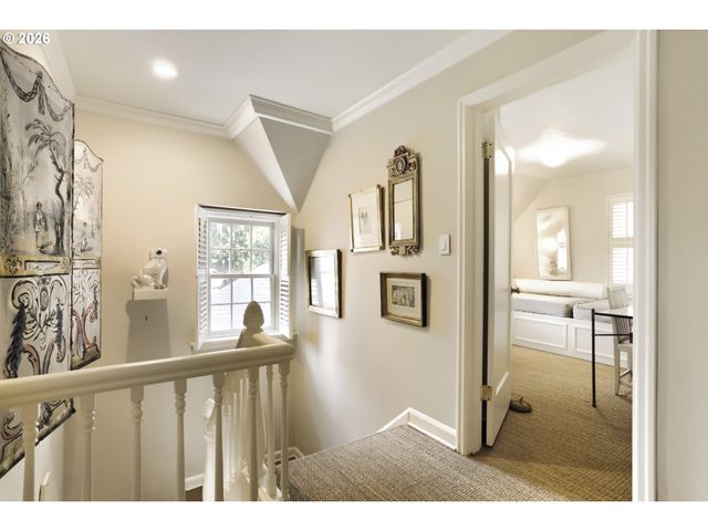 6394 Sw BURLINGAME Ave, Portland, OR 97239