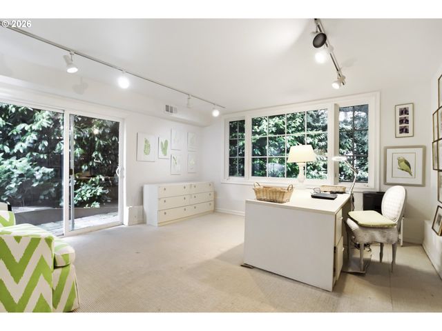 6394 Sw BURLINGAME Ave, Portland, OR 97239
