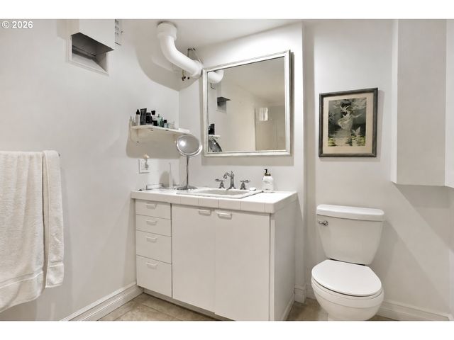 6394 Sw BURLINGAME Ave, Portland, OR 97239
