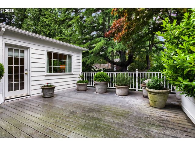 6394 Sw BURLINGAME Ave, Portland, OR 97239