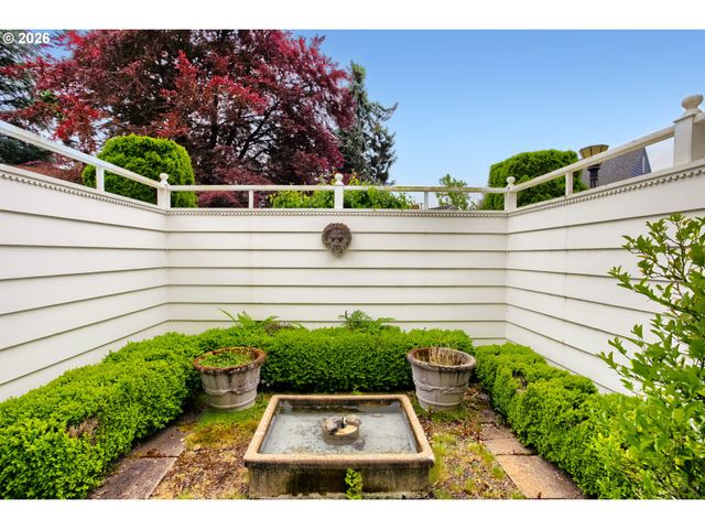 6394 Sw BURLINGAME Ave, Portland, OR 97239