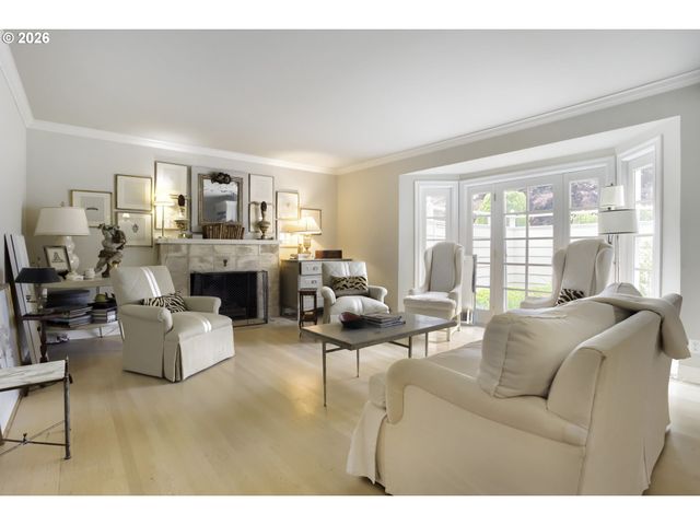 6394 Sw BURLINGAME Ave, Portland, OR 97239