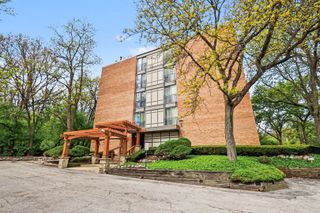 5810 Oakwood Drive 5C, Lisle, IL 60532