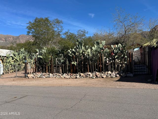 27 N MOLINO Street, Superior, AZ 85173