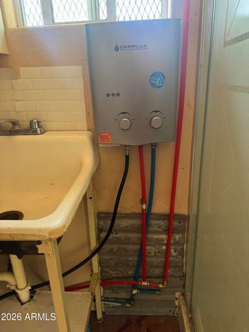 27 N MOLINO Street, Superior, AZ 85173