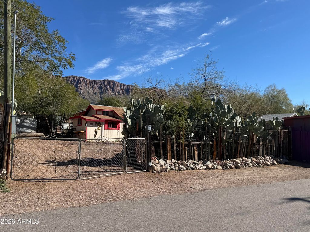 27 N MOLINO Street, Superior, AZ 85173