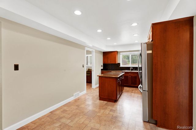 32930 Coventry Place, Warren, MI 48093