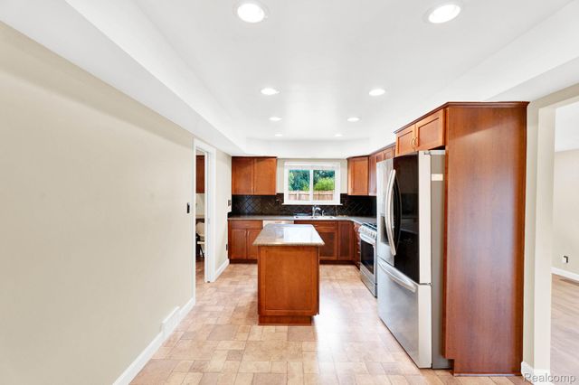 32930 Coventry Place, Warren, MI 48093