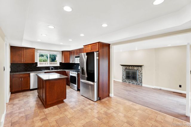 32930 Coventry Place, Warren, MI 48093