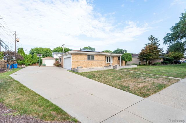 32930 Coventry Place, Warren, MI 48093