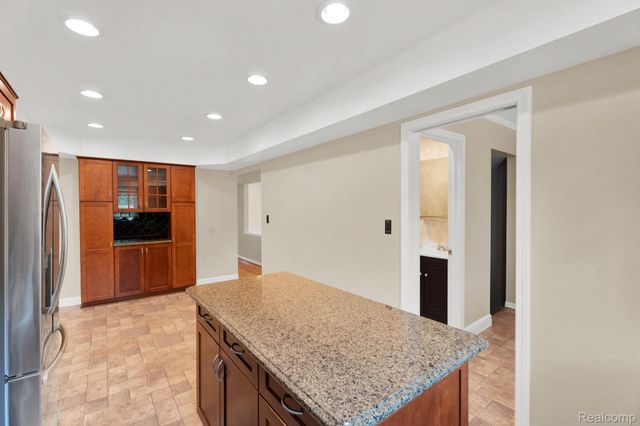 32930 Coventry Place, Warren, MI 48093