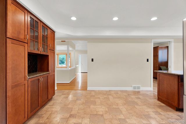 32930 Coventry Place, Warren, MI 48093