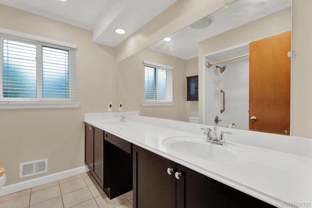 32930 Coventry Place, Warren, MI 48093