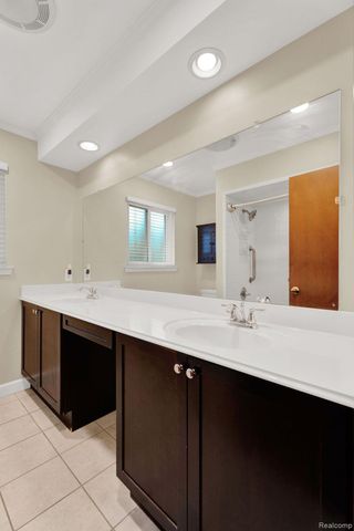 32930 Coventry Place, Warren, MI 48093