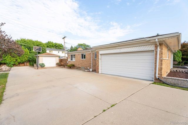 32930 Coventry Place, Warren, MI 48093