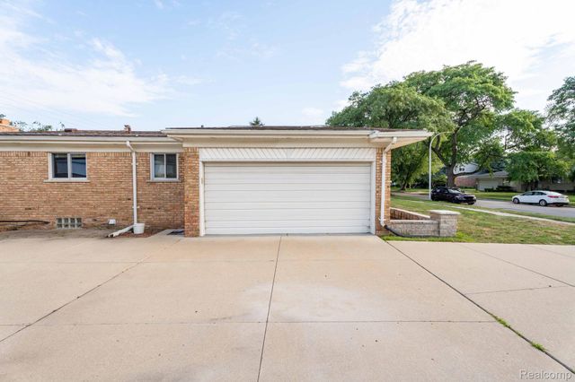 32930 Coventry Place, Warren, MI 48093