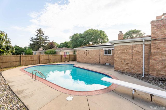 32930 Coventry Place, Warren, MI 48093