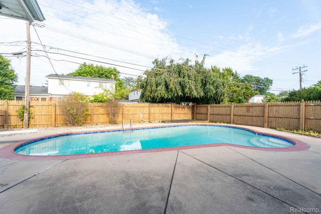 32930 Coventry Place, Warren, MI 48093