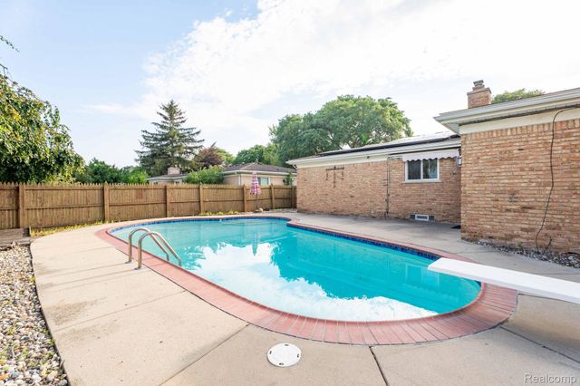 32930 Coventry Place, Warren, MI 48093