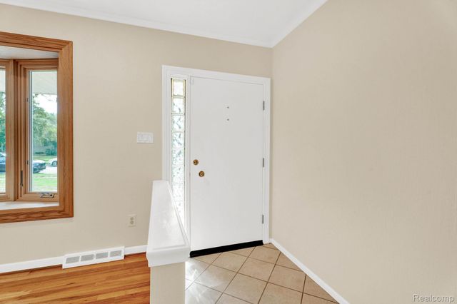 32930 Coventry Place, Warren, MI 48093