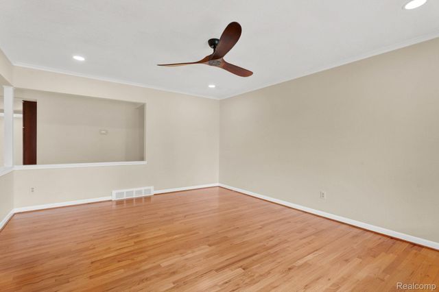 32930 Coventry Place, Warren, MI 48093