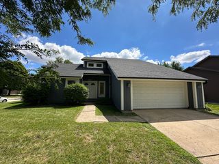 2075 Valley Creek Drive, Elgin, IL 60123