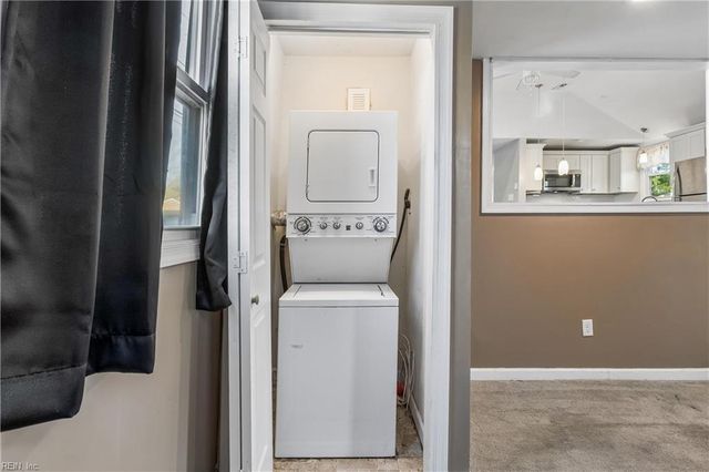 220 Taylor AVE W, Hampton, VA 23663