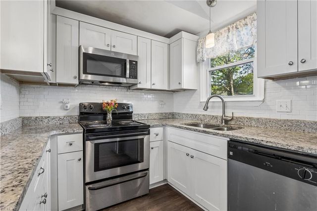 220 Taylor AVE W, Hampton, VA 23663