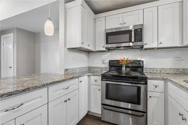220 Taylor AVE W, Hampton, VA 23663