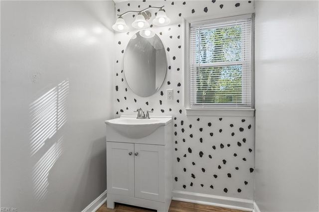 220 Taylor AVE W, Hampton, VA 23663