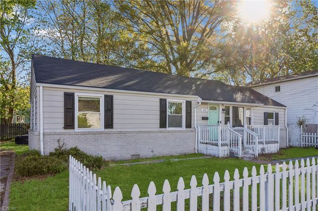 220 Taylor AVE W, Hampton, VA 23663