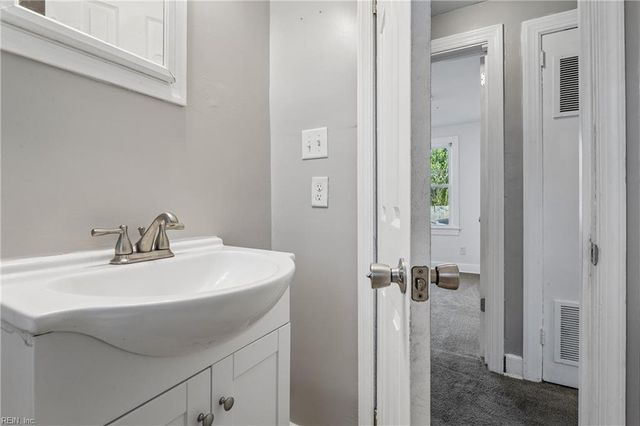 220 Taylor AVE W, Hampton, VA 23663