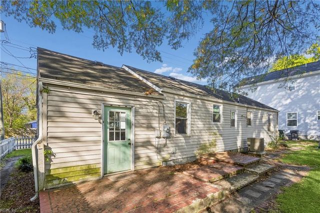 220 Taylor AVE W, Hampton, VA 23663