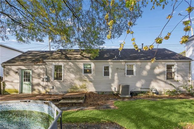 220 Taylor AVE W, Hampton, VA 23663