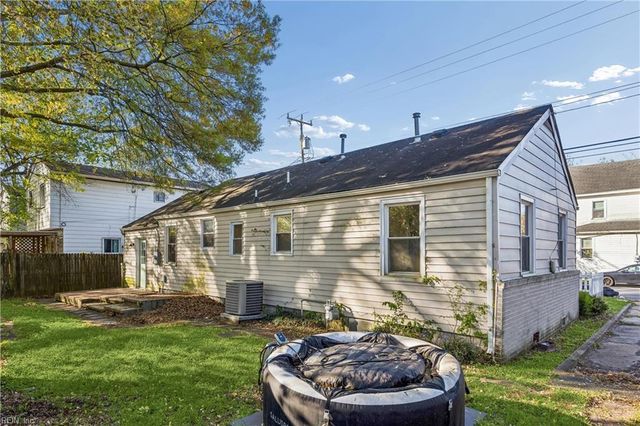 220 Taylor AVE W, Hampton, VA 23663
