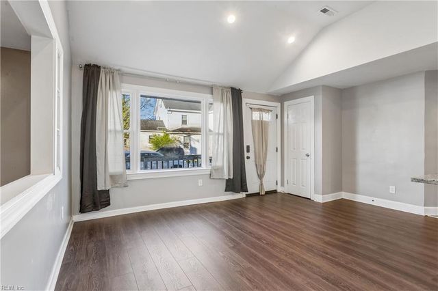 220 Taylor AVE W, Hampton, VA 23663